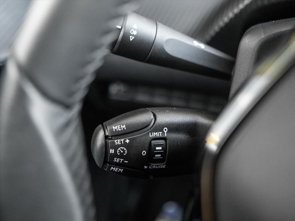 Peugeot 208 1.2 puretech 100pk allure | camera | navigatie | apple/android 