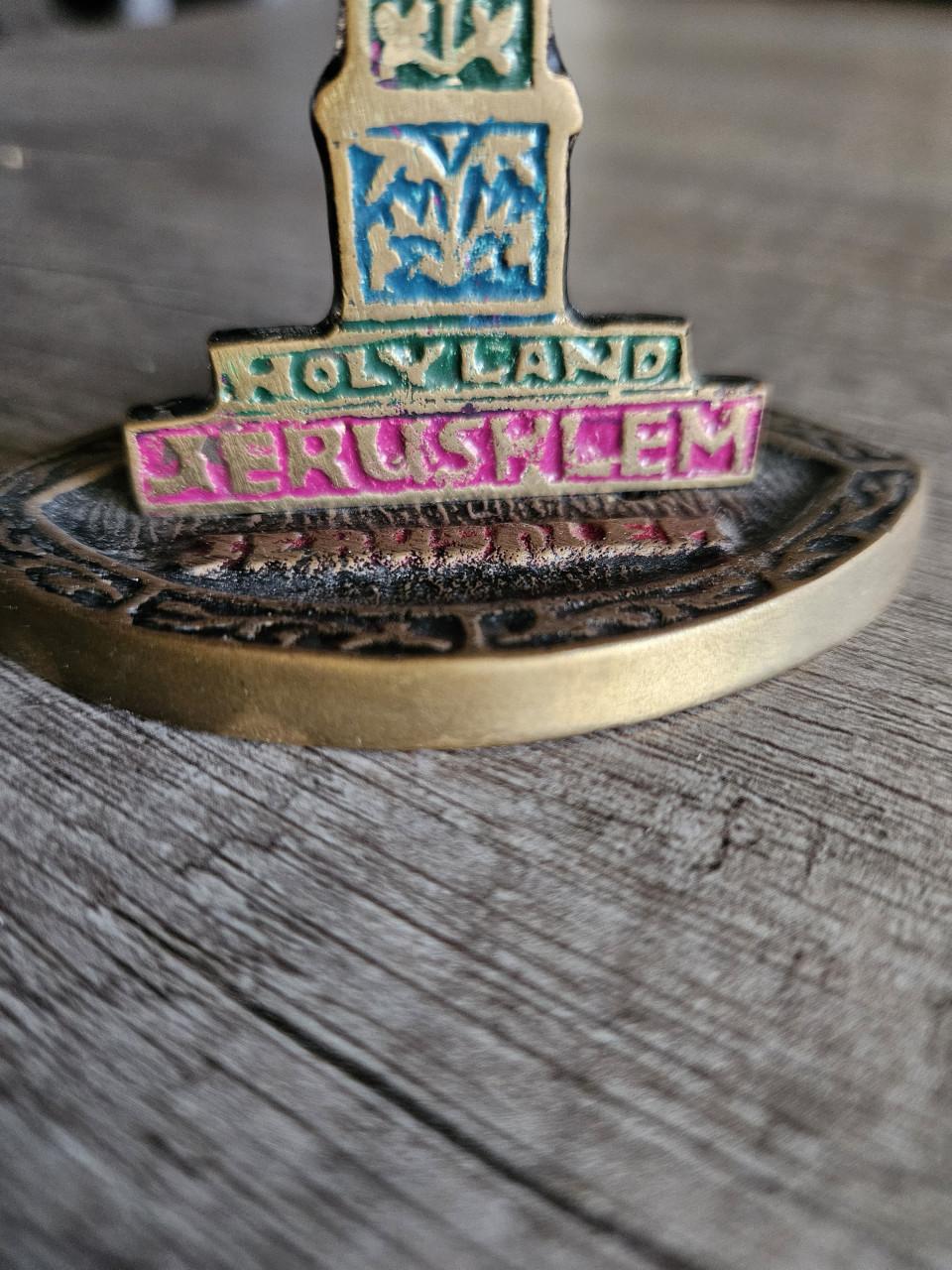 Mooie vintage zevenarmige menora van brons, text Jerusalem..