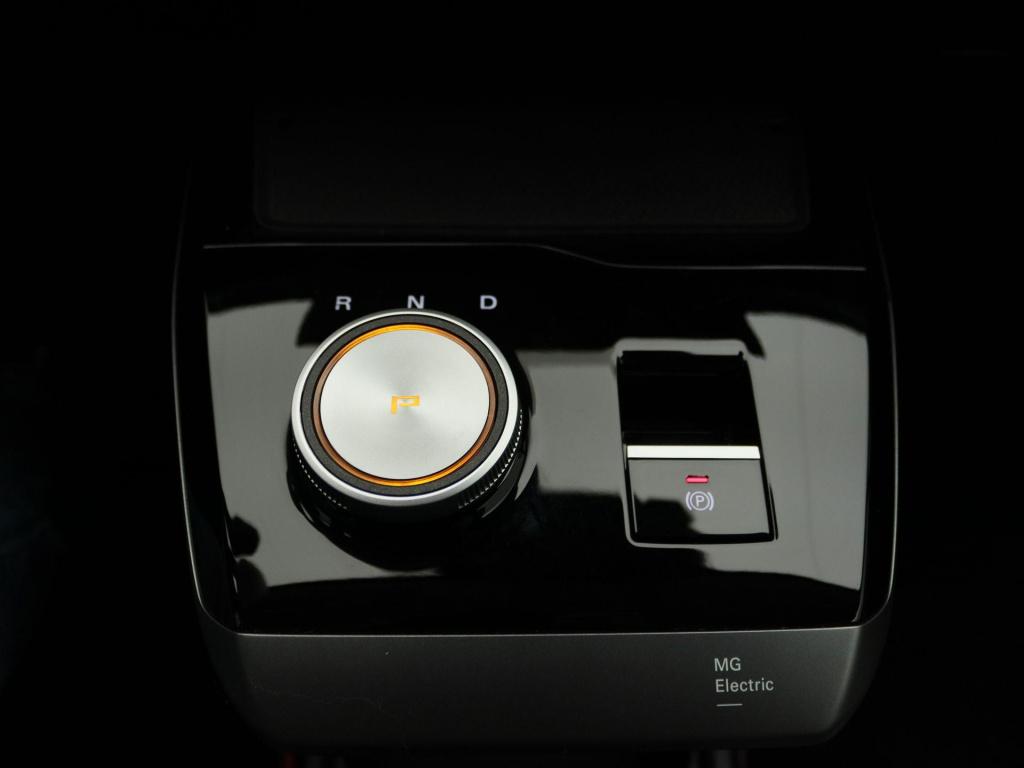 MG Mg4 long range luxury 64 kwh | carplay | stoelverwarming | stuurverwarmi