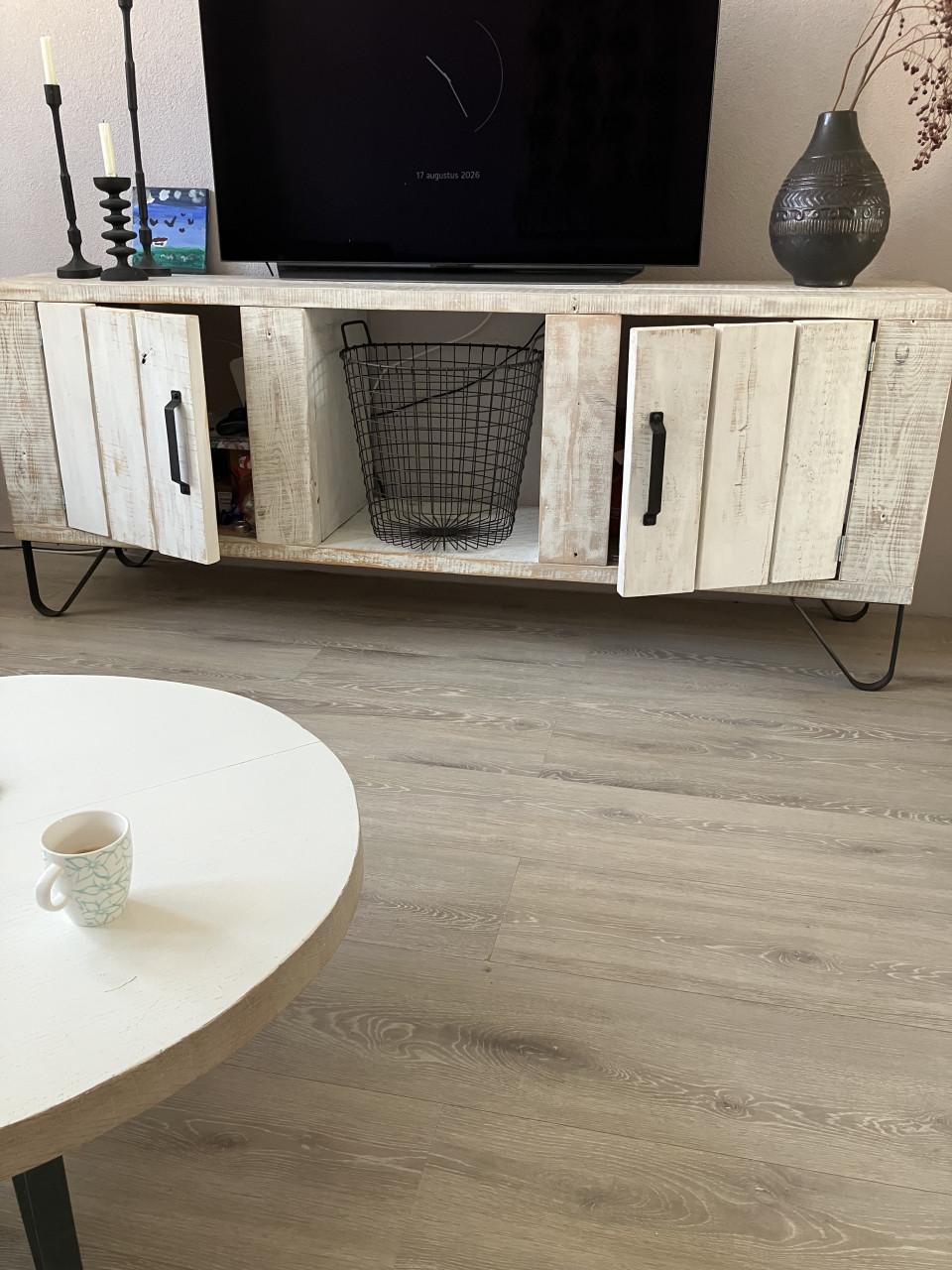 Steigerhouten dressoir met  mand