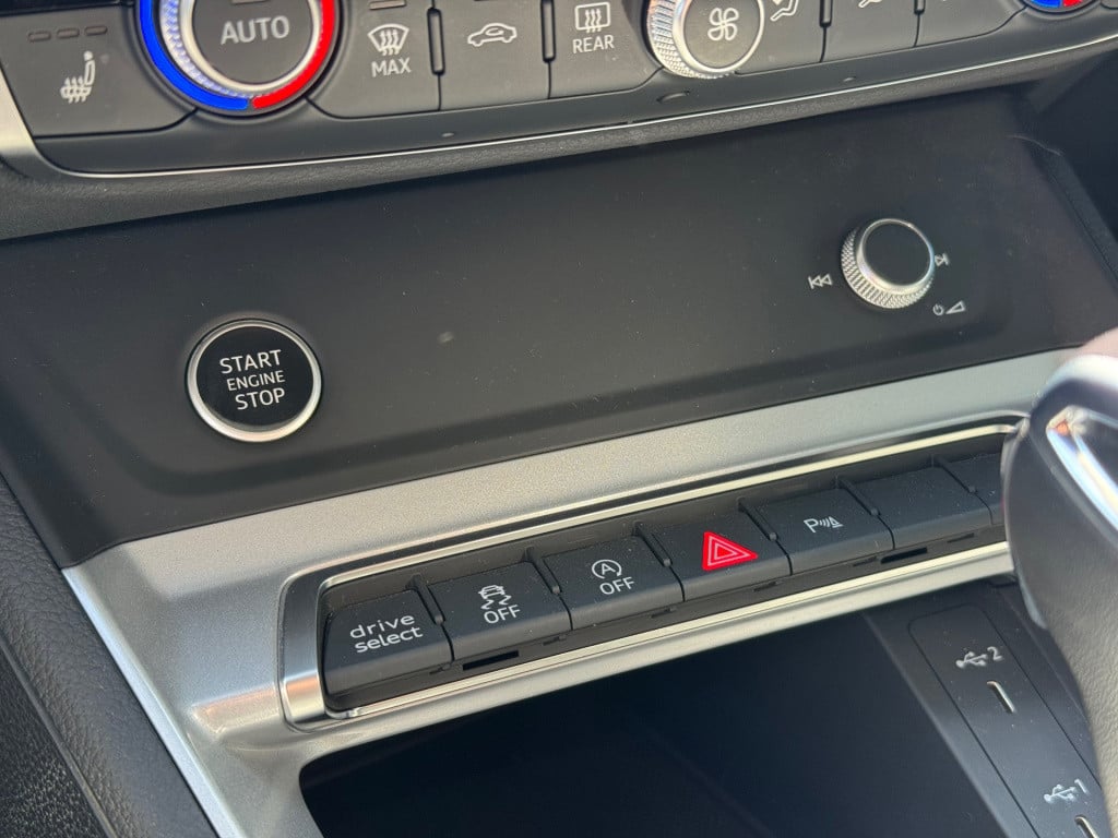 Audi Q3 35 tfsi advanced * matrix led * keyless * trekhaak