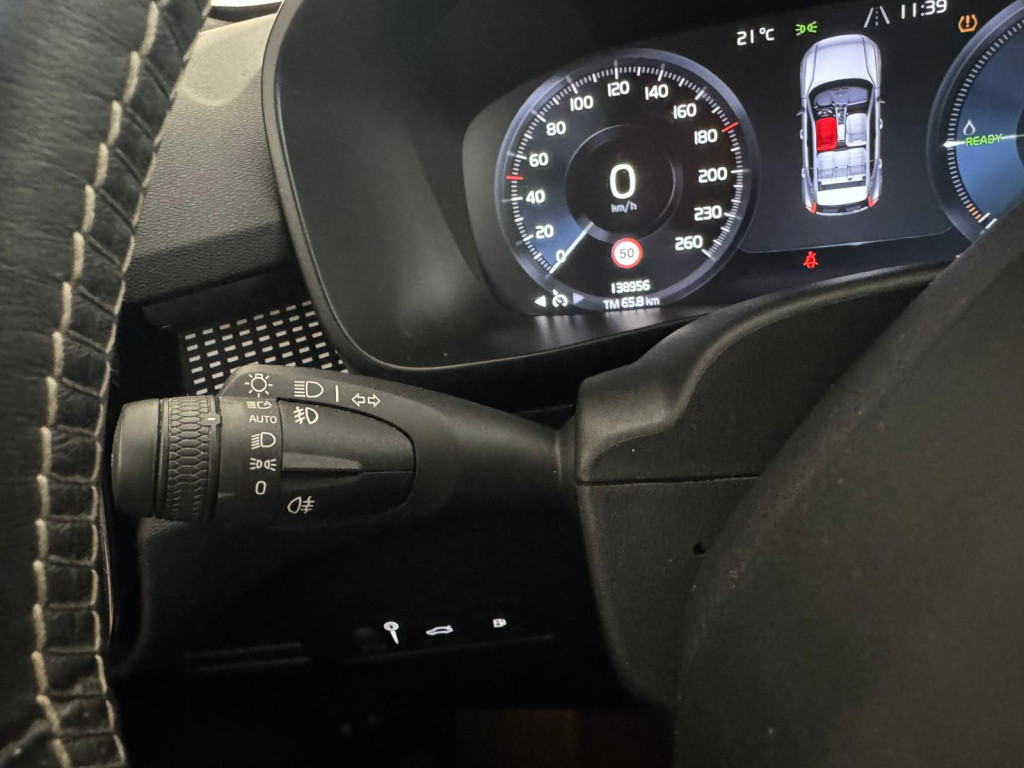 Volvo XC40 1.5 t4 recharge r-design