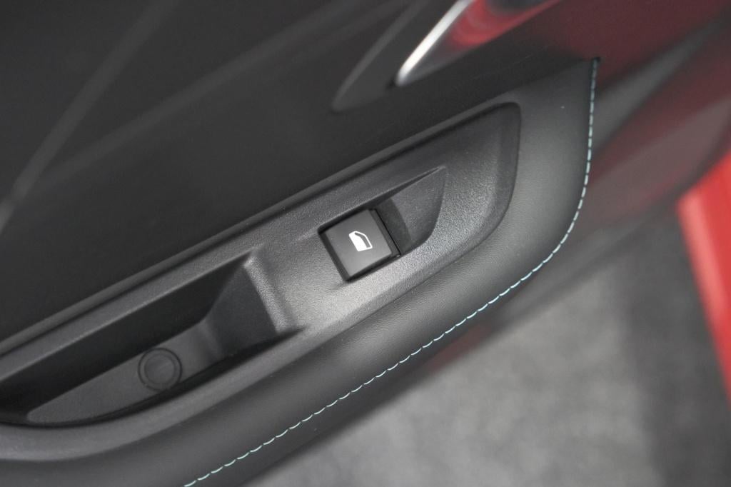 Peugeot 208 puretech 100 allure pack | camera | stoelverwarming | apple car