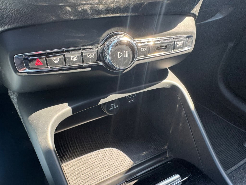 Volvo XC40 1.5 t4 recharge r-design black edition