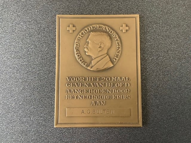Penning “bronzen plaque” Nederlandse Rode Kruis