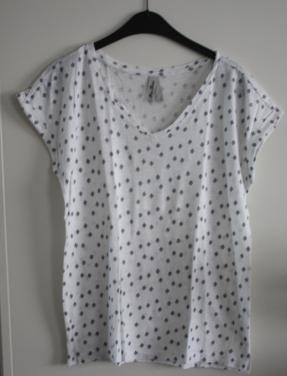 Wit me blaadjes  shirt maat s