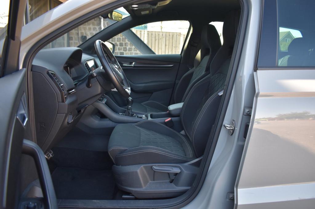 Skoda Karoq 1.5 tsi act sportline | camera | nap | stoelverwarming | apple 