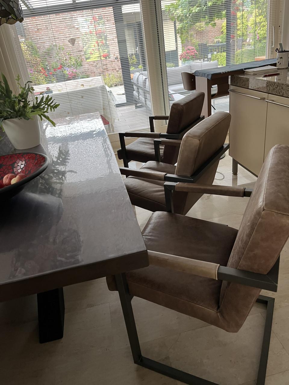 Drie eetkamerstoelen
