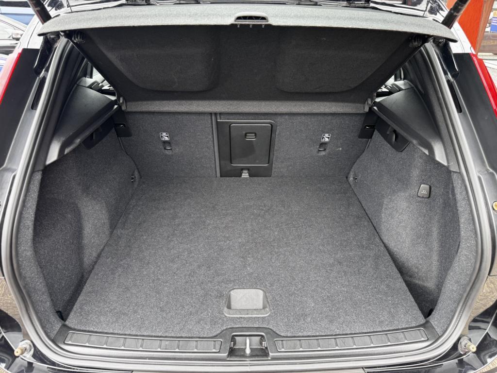 Volvo XC40 1.5 t4 plug-in hybrid plus dark | trekhaak | harman/kardon | win