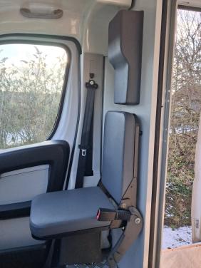 Klapstoel voor bijrijder... komt uit een fiat ducato