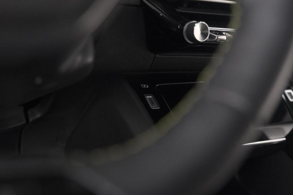 Peugeot 208 puretech 100 gt dark edition | camera | navigatie | apple carpl