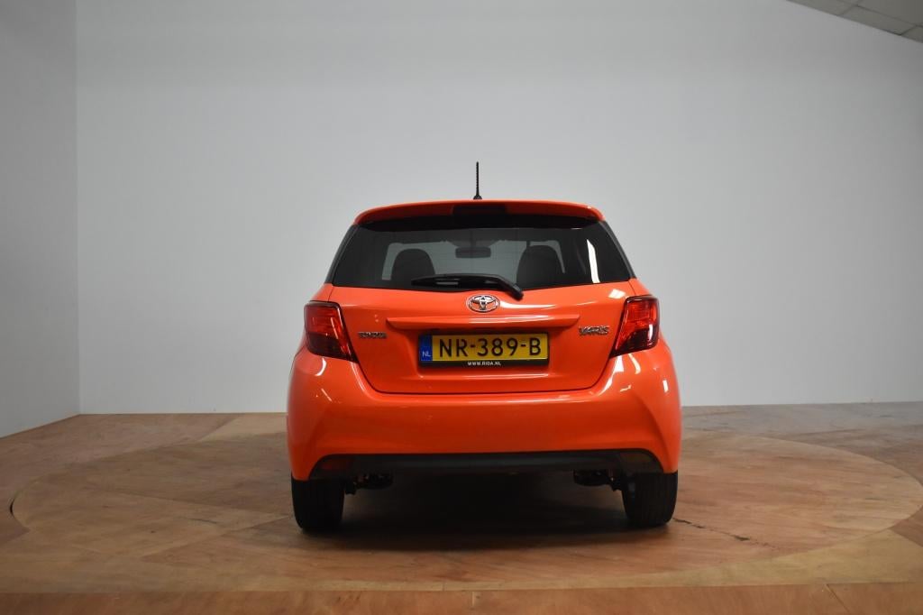 Toyota Yaris 1.3 vvt-i orange sport