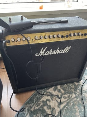 Gitaarversterker marshall valvestate met switch