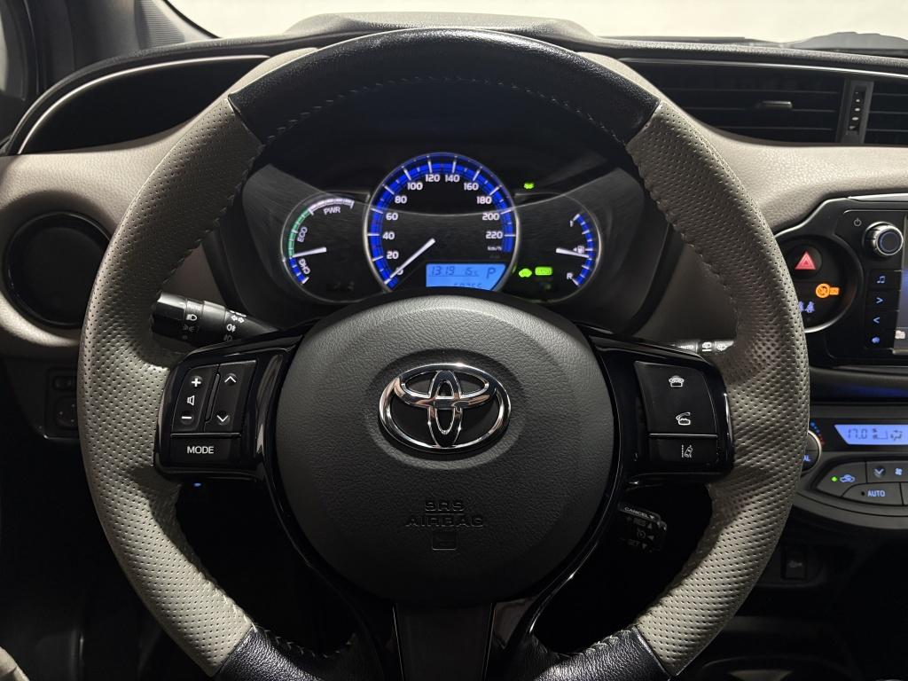 Toyota Yaris 1.5 hybrid dynamic bi-tone | camera | navi |