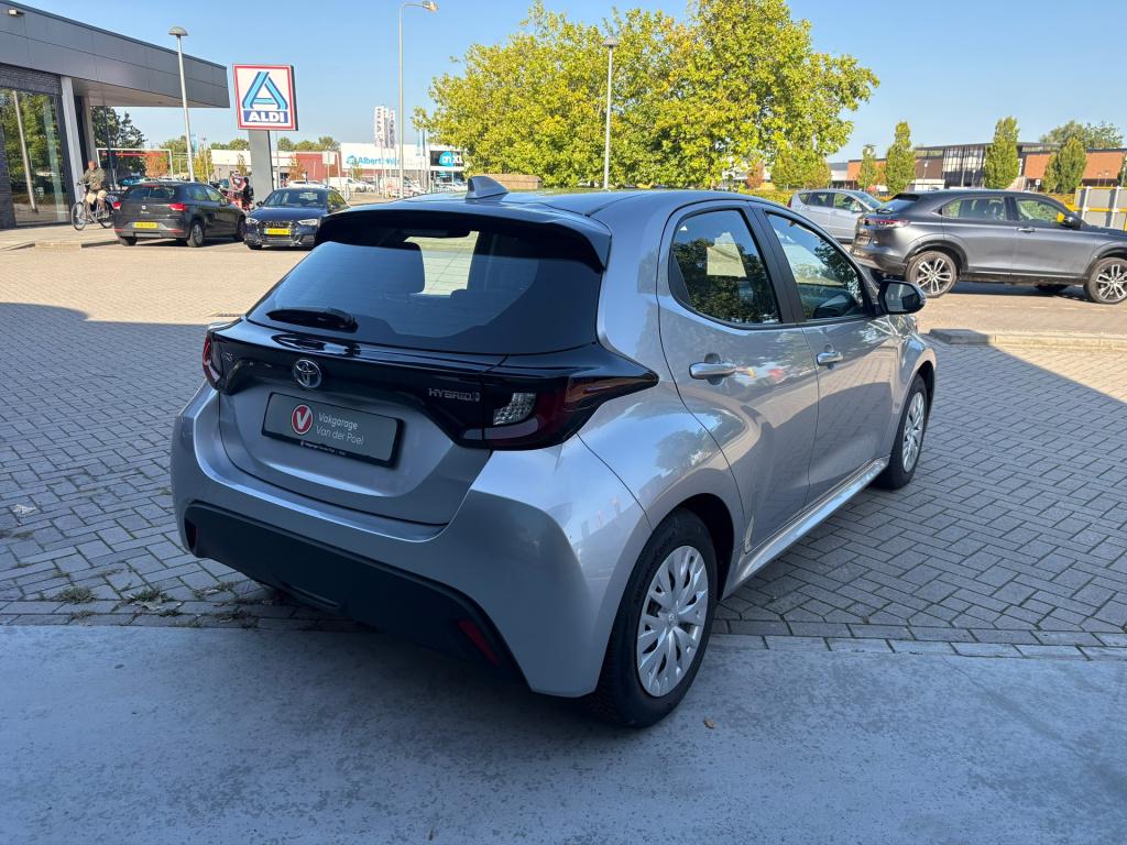 Toyota Yaris 1.5 hybrid 115 business
