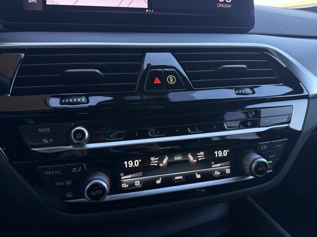 BMW 5 Serie touring 530e xdrive m-sport | soh 95% | acc | elek. trekhaak | 