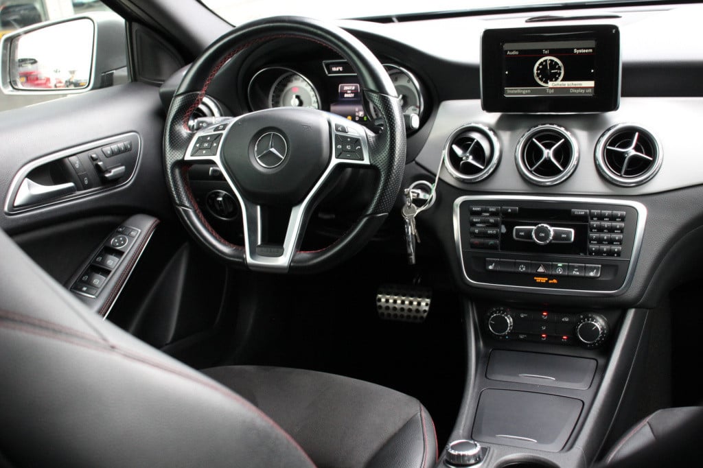 Mercedes-Benz Gla-klasse 200 prestige | amg-line | automaat