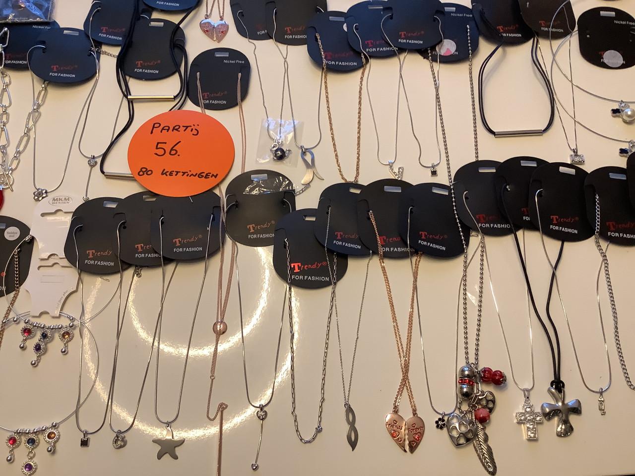 Partij kettingen. ( partij 56)