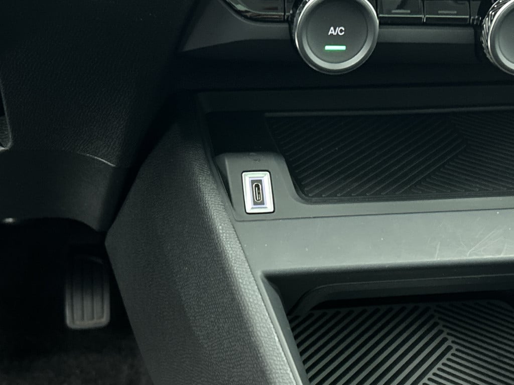 Citroen C4 1.2 puretech shine | rijklaar | panorama dak | head up display |