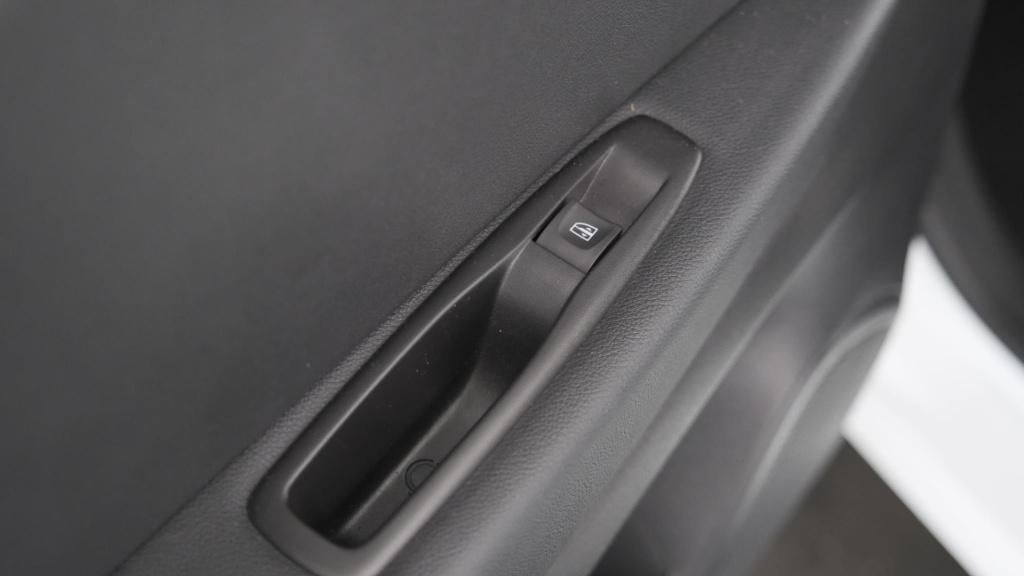 Renault Captur 1.3 tce intens | trekhaak afneembaar | navigatie | parkeerse