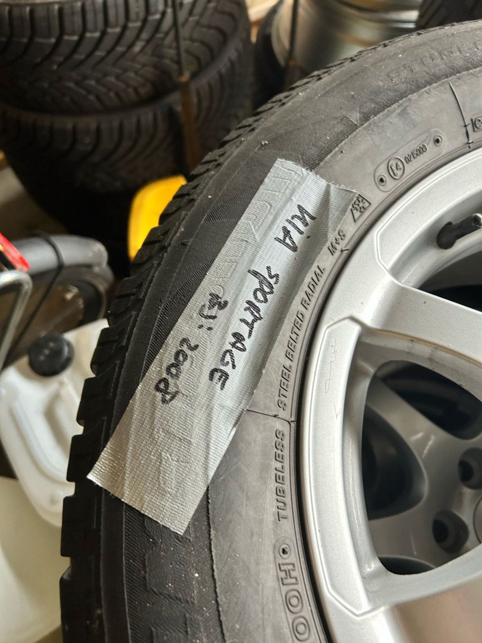 KIA SPORTAGE VELGEN - BRIDGESTONE BLIZZAK BANDEN