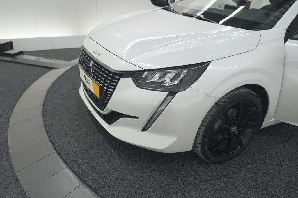Peugeot 208 puretech 100 eat8 allure pack | camera | navigatie | apple carp