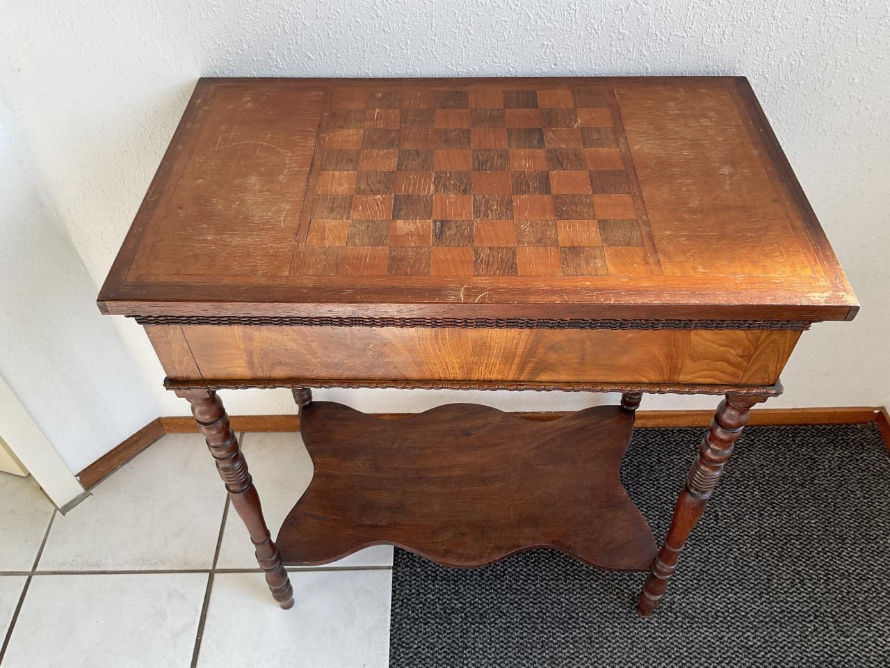 Antieke schaaktafel