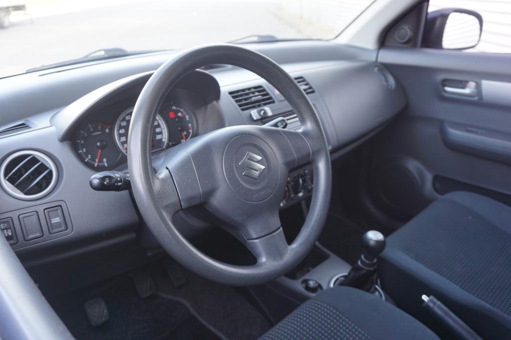 Suzuki Swift 1.3 gls airco / elektr. ramen / lm velgen / nap / apk t/m 07-2