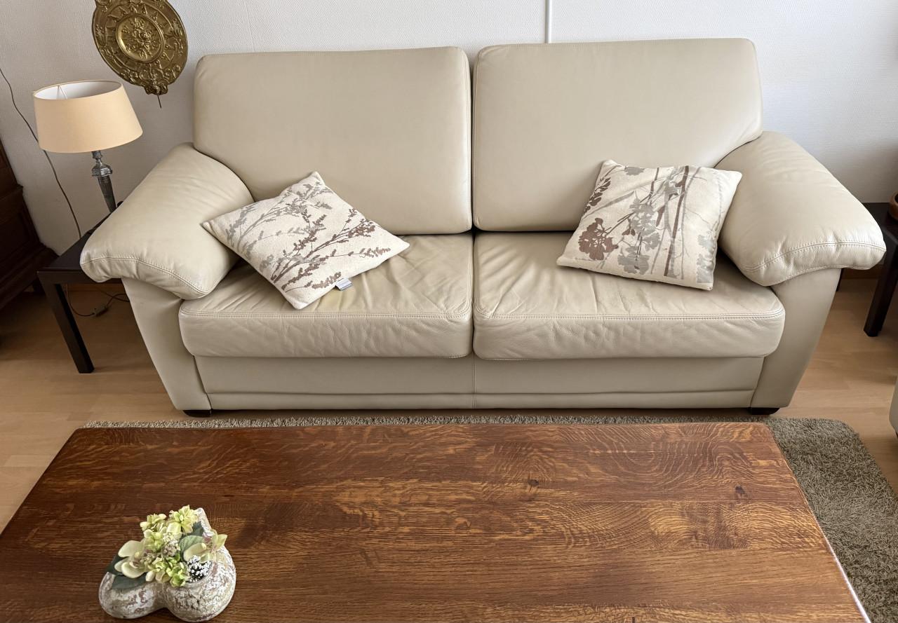 Stevige perfecte Teak Eiken Salontafel. Geen krassen of andere plekken.