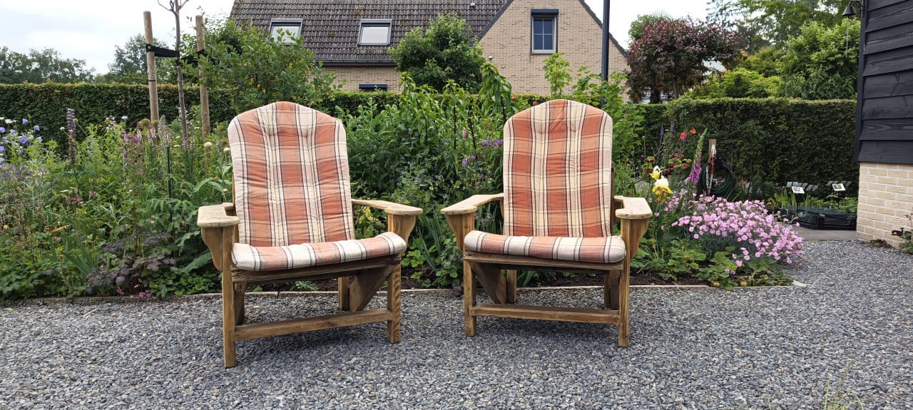 Mooie Pauwstoelen van Farmwood, compleet met kussens aangeboden.