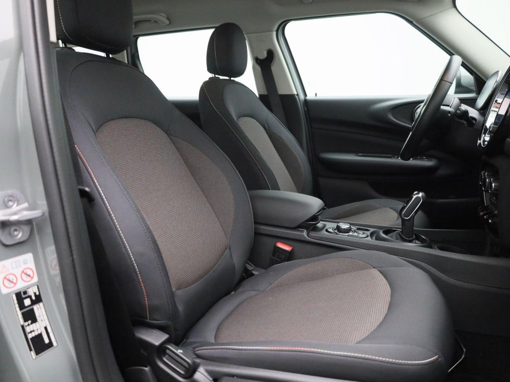 Mini Clubman 1.5 cooper essential | automaat | lage km stand! | navigatie |