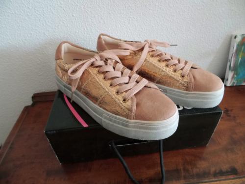 Sneakers van MOOM maat 39.5.