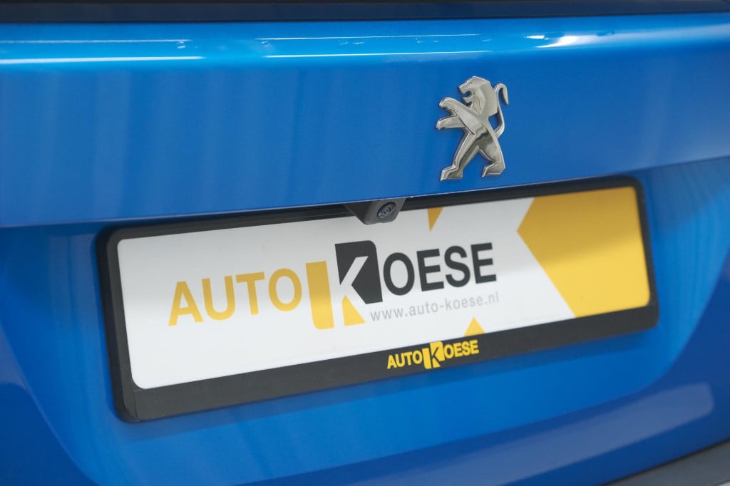 Peugeot E-2008 ev gt 50 kwh | 3 fase | trekhaak | panoramadak | adaptieve c