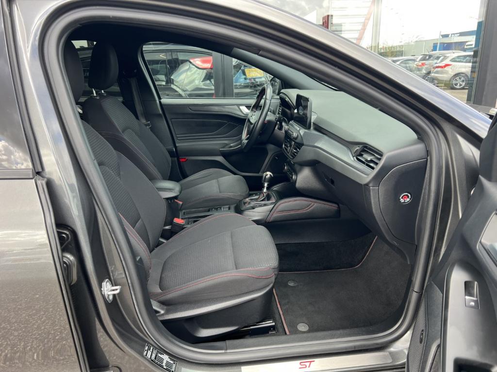 Ford Focus wagon 1.0 ecoboost 125pk st-line x , trekhaak , winterpakket