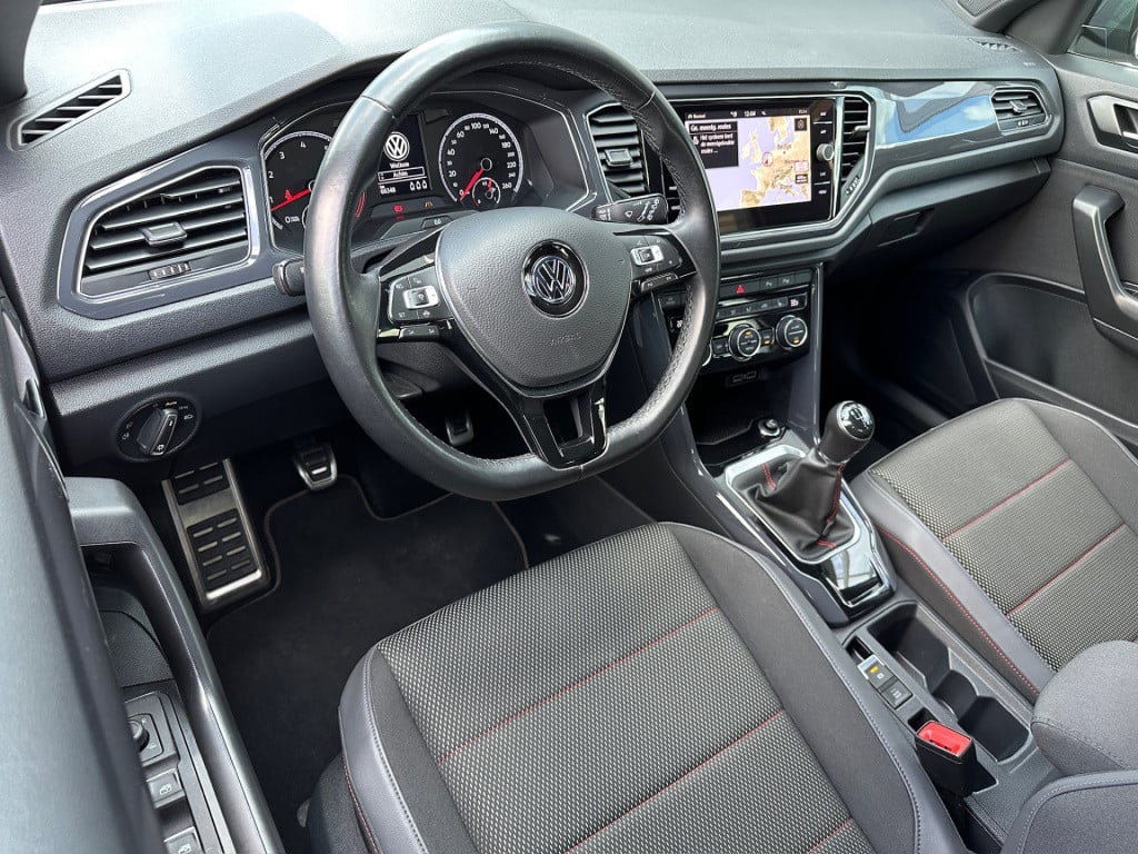 Volkswagen T-roc 1.5 tsi 150pk sport | led | dode hoek | trekhaak | carplay