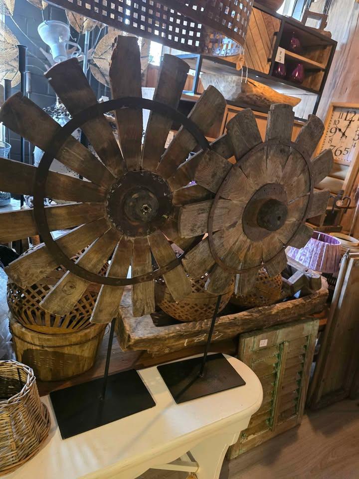 SCHITTERENDE SPINNENWIEL OP METALEN STANDAARD NU LAATSTE PAAR VOOR €30,-