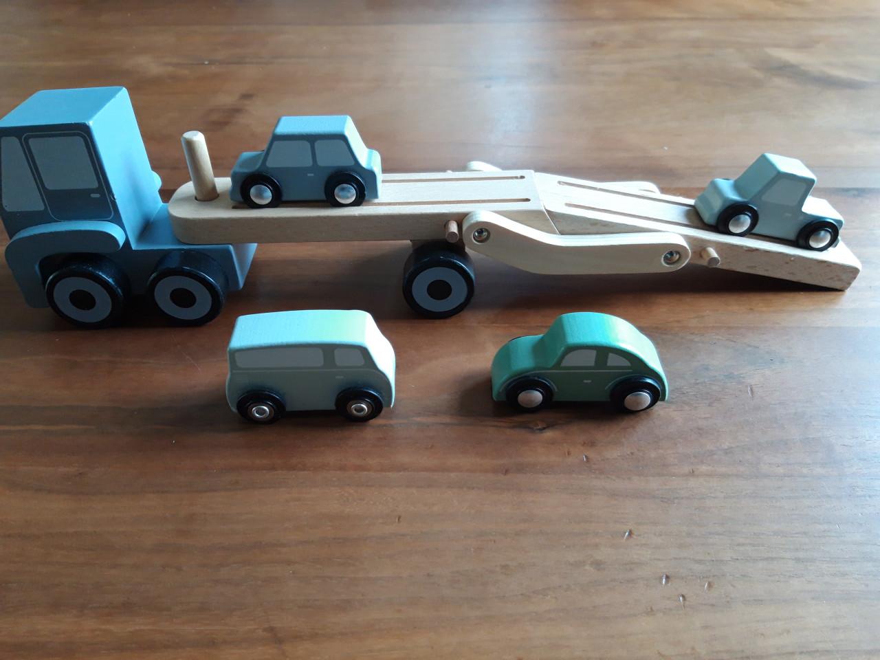 Little Dutch: Vrachtwagen met aanhanger: vervoer personenauto's