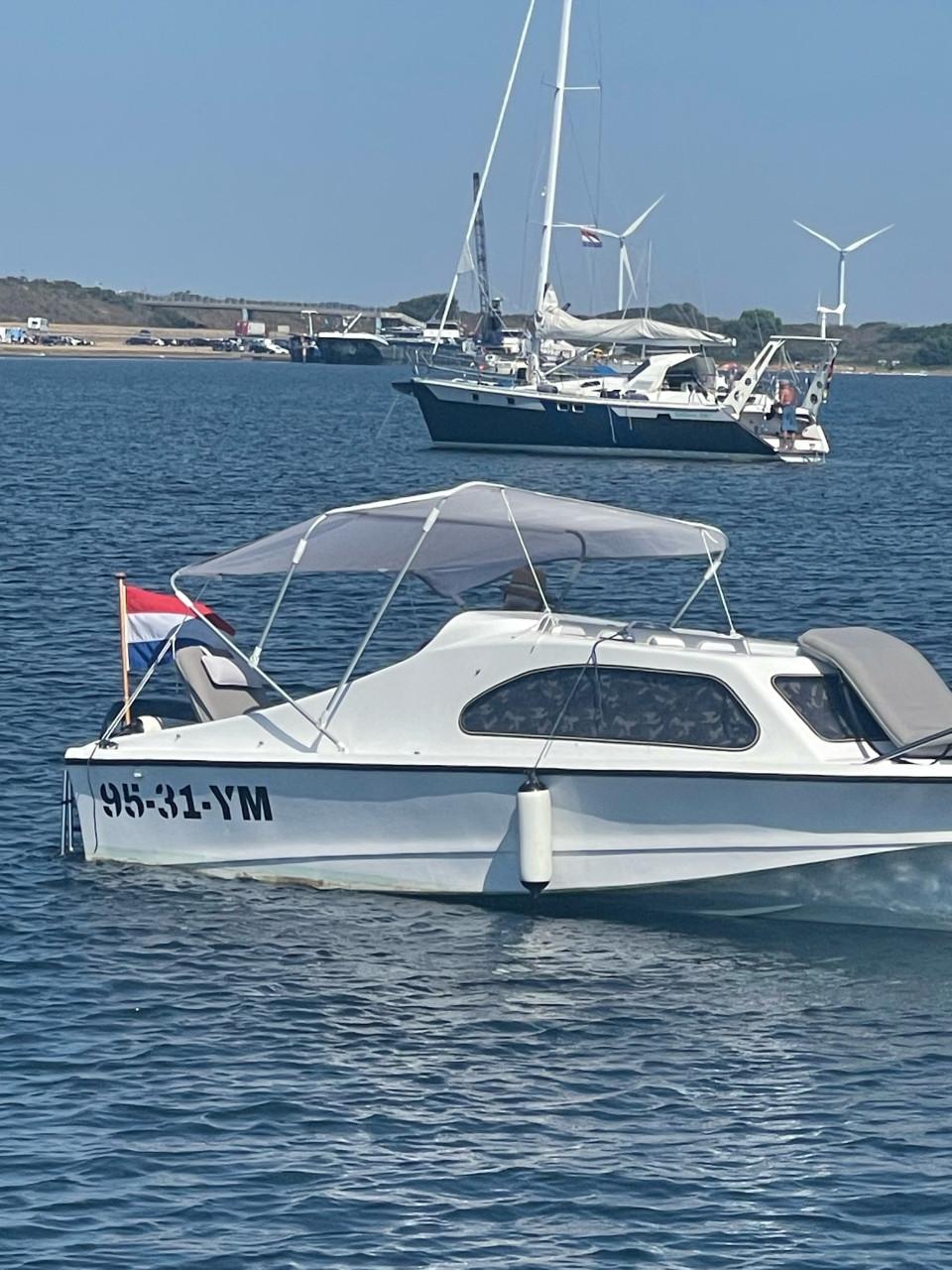 Motor boot shetland, vissersboot recreatie boot, veerse mee, is zeewaardig