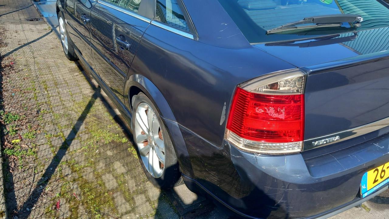 Opel Vectra GTS 2.2 -16V Sport automaat HB BJ;2006 airco lm-velgen