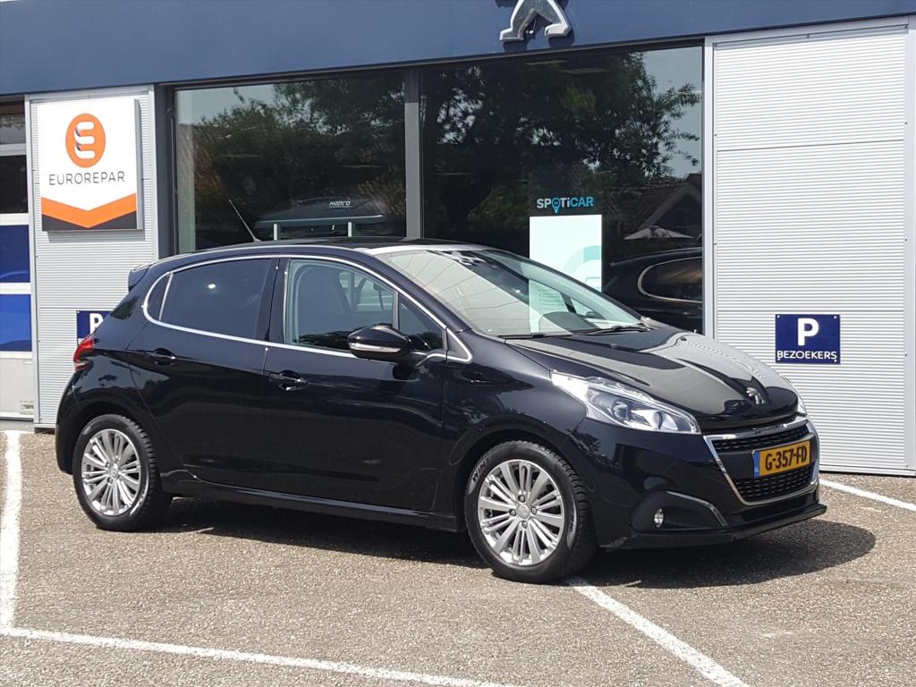 Peugeot 208 blue l. allure 1.5 bluehdi-100pk apple carplay & android auto |