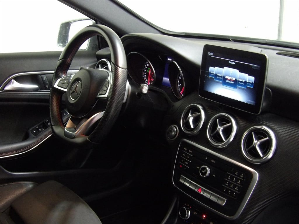 Mercedes-Benz A-Klasse a180 122pk 7g-dct business solution amg