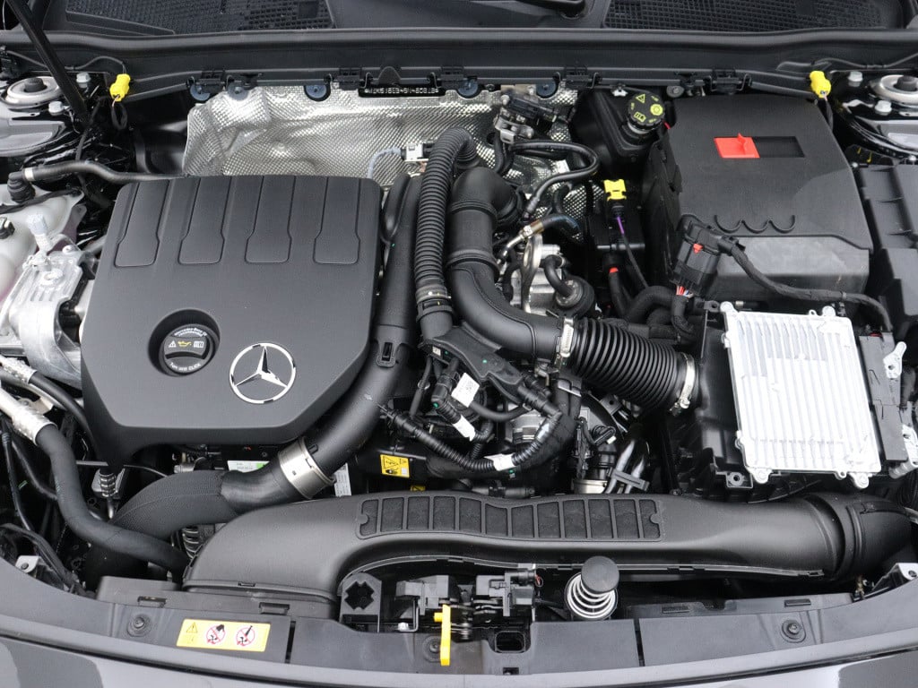 Mercedes-Benz Cla 180 star edition | dodehoekassistent | keyless go | parke