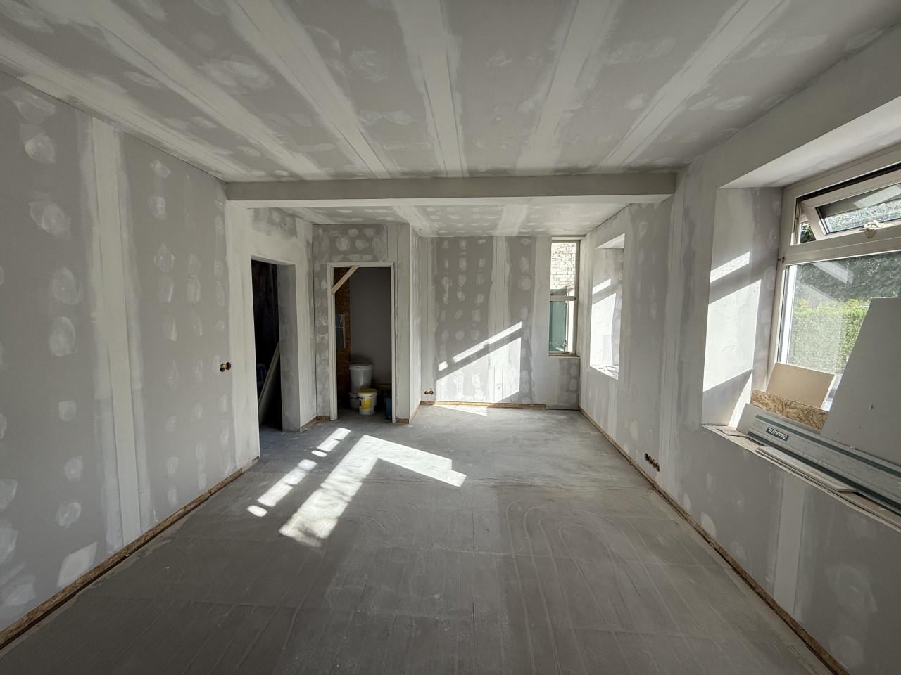 Naden smiren En Stukadoor Tel.0685004348