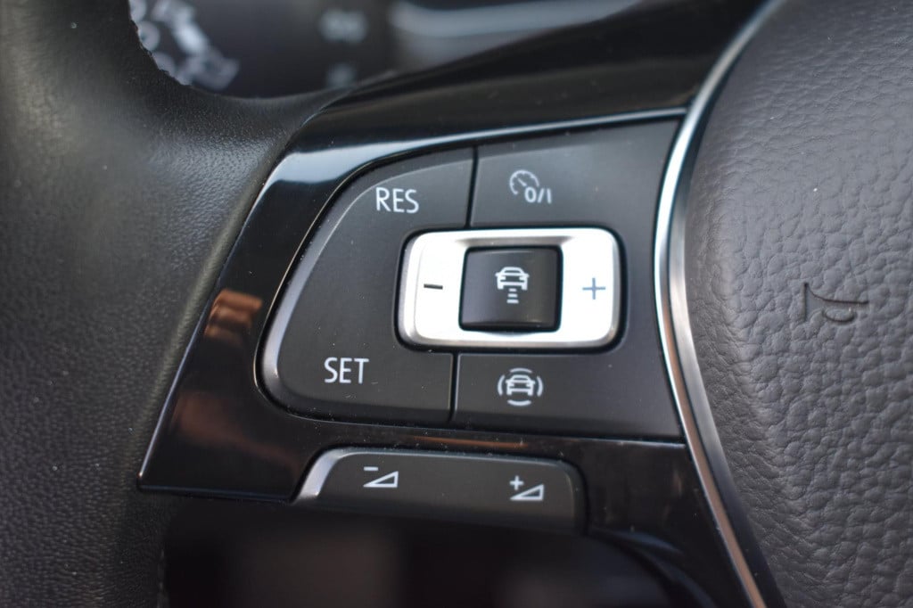 Volkswagen T-roc 1.0 tsi | camera | apple carplay | android auto | navigati