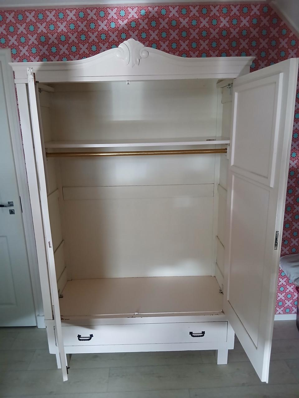 Te koop kledingkast met spiegels