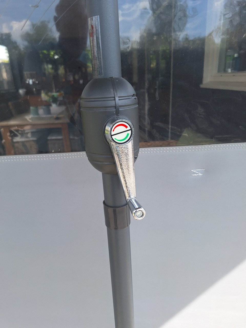 Halve of balkonparasol met voet