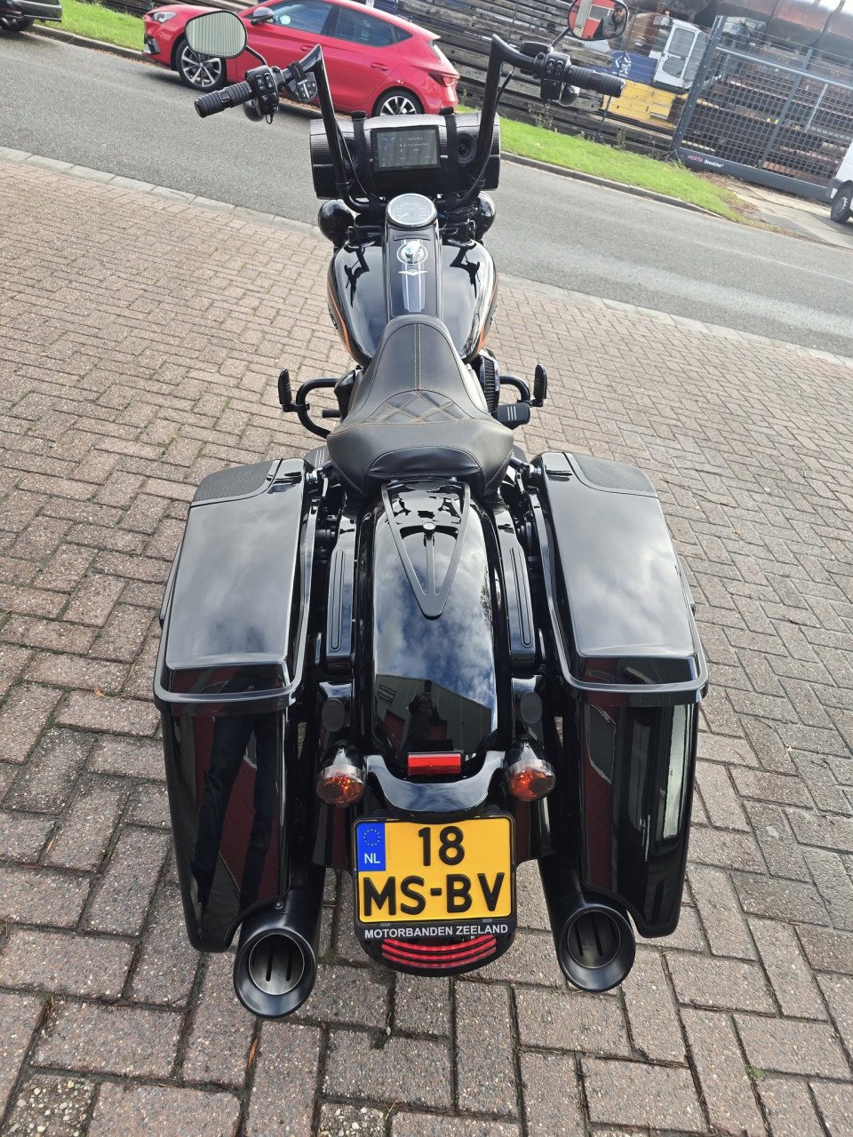 Harley-Davidson Road King Special 114ci Apex Edition