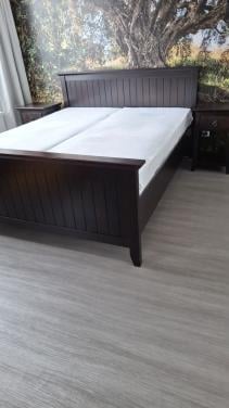 Tweepersoons bed 160x200 + 2 nachtkastjes