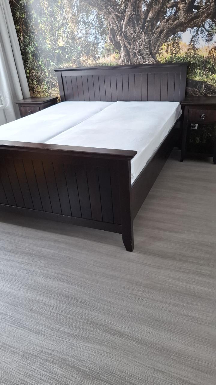 Tweepersoons bed 160x200 + 2 nachtkastjes