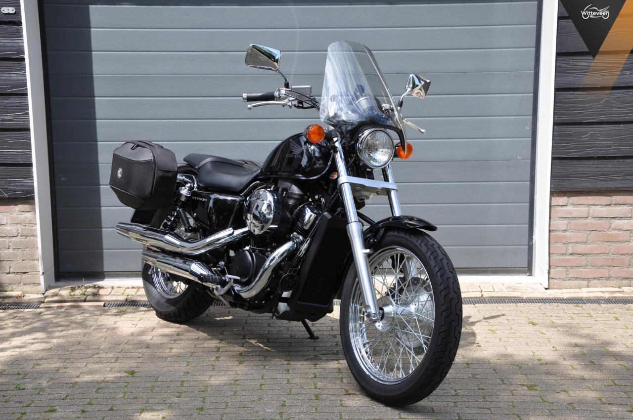 Honda VT 750 S Shadow 2350 km, leuke extra's